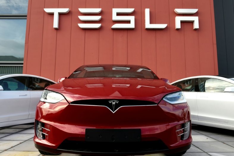 Tesla plunges on stock market after spectacular fall in sales in Europe