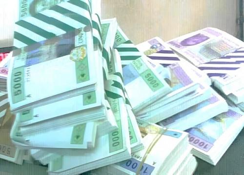 La BEAC porte l’offre de liquidité aux banques à 420 milliards, suite à la forte demande et la baisse des taux directeurs La BEAC porte l’offre de liquidité aux banques à 420 milliards, suite à la forte demande et la baisse des taux directeurs