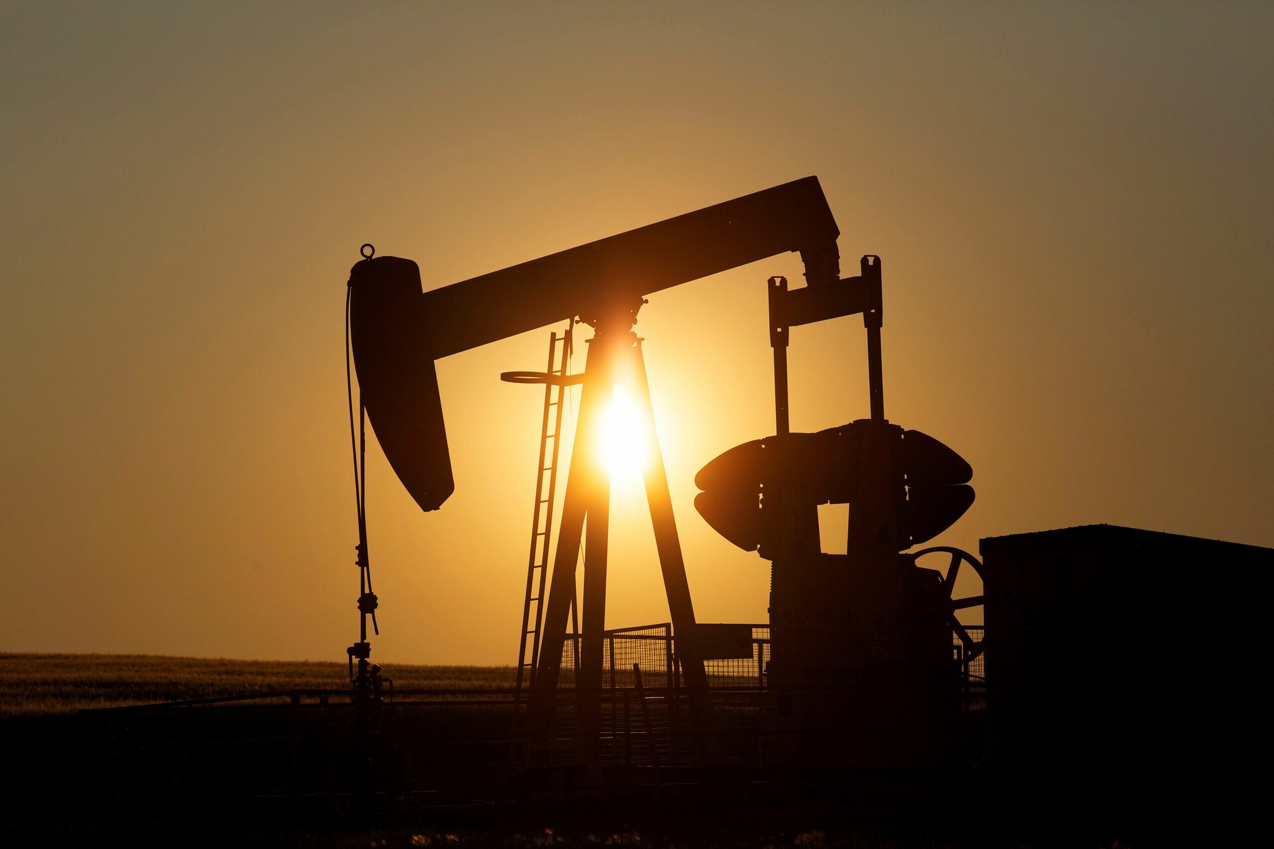 Le pétrole reste stable, le marché attend les données sur les stocks et la réunion entre les Etats-unis et la Russie.