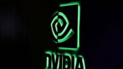 Puces Nvidia H20, sujet de restrictions en Chine pour projets gouvernementaux, sur fond de tensions technologiques et sécuritaires entre Pékin et Washington