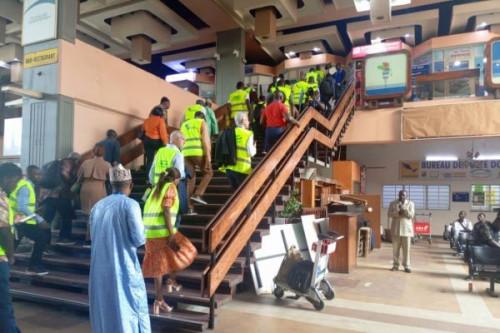 Trafic aérien : le Cameroun franchit 1,77 million de passagers en 2024, tiré par l’international Trafic aérien : le Cameroun franchit 1,77 million de passagers en 2024, tiré par l’international
